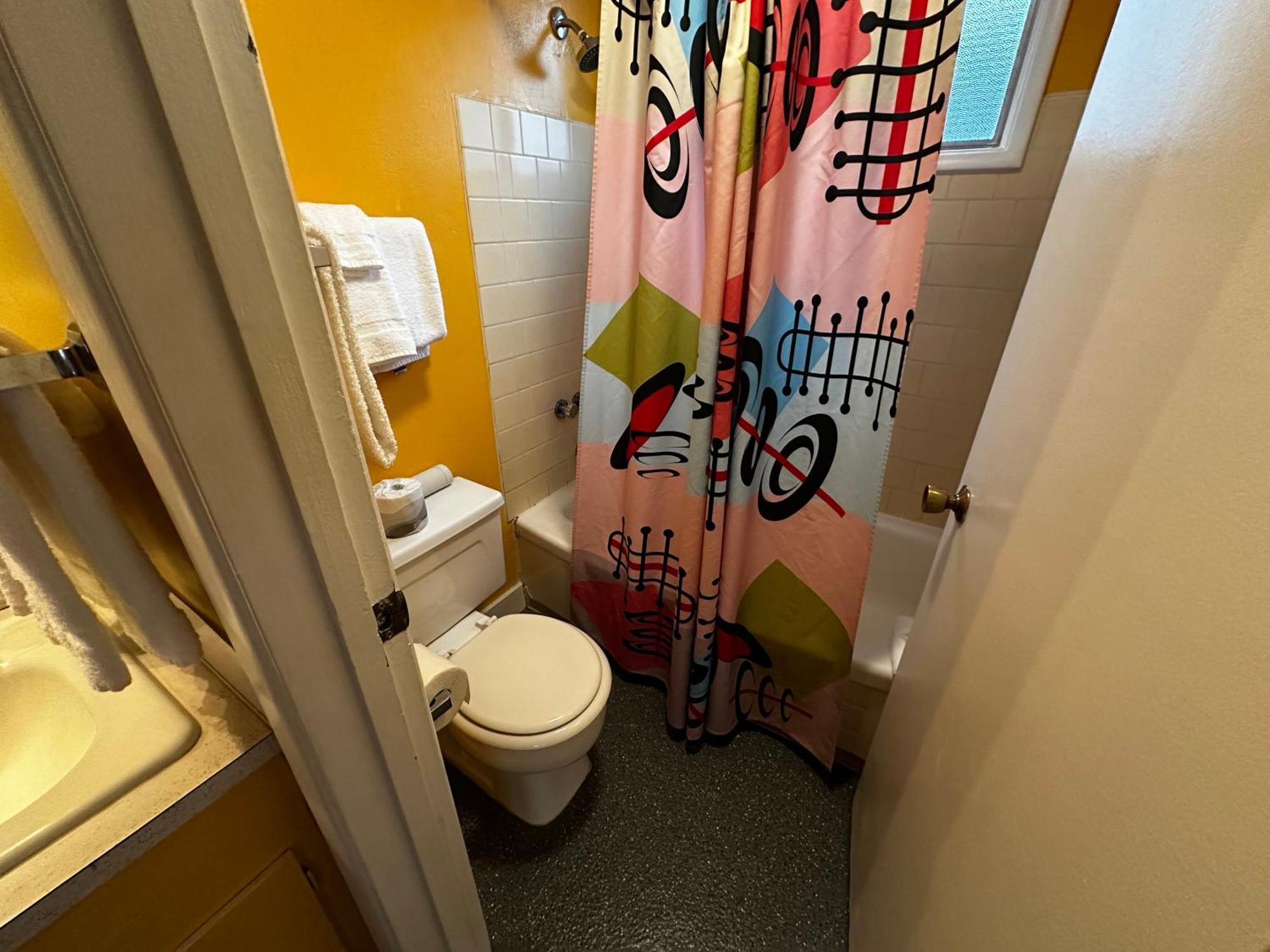 Atomic Motel Astoria Room photo