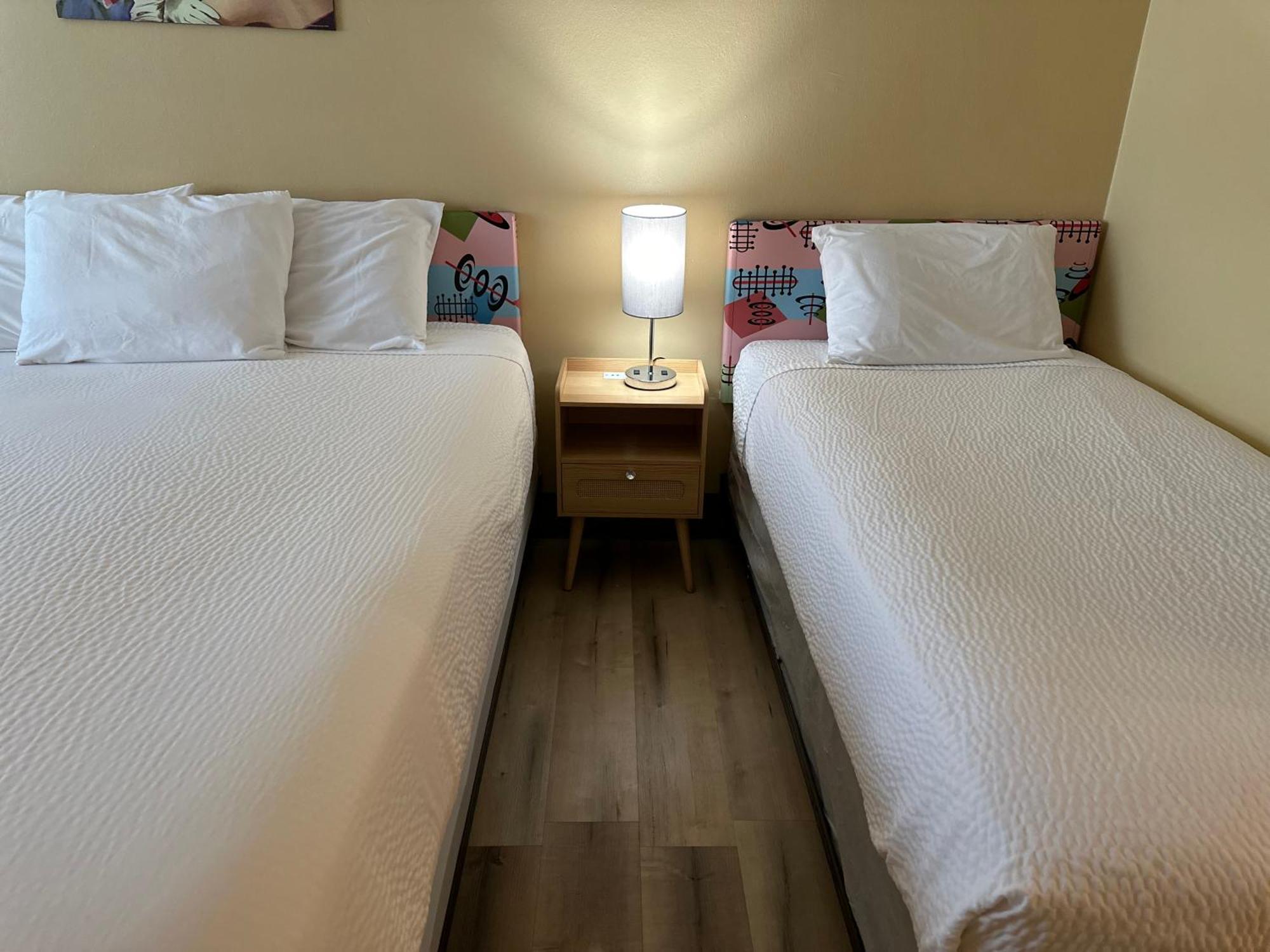 Atomic Motel Astoria Room photo