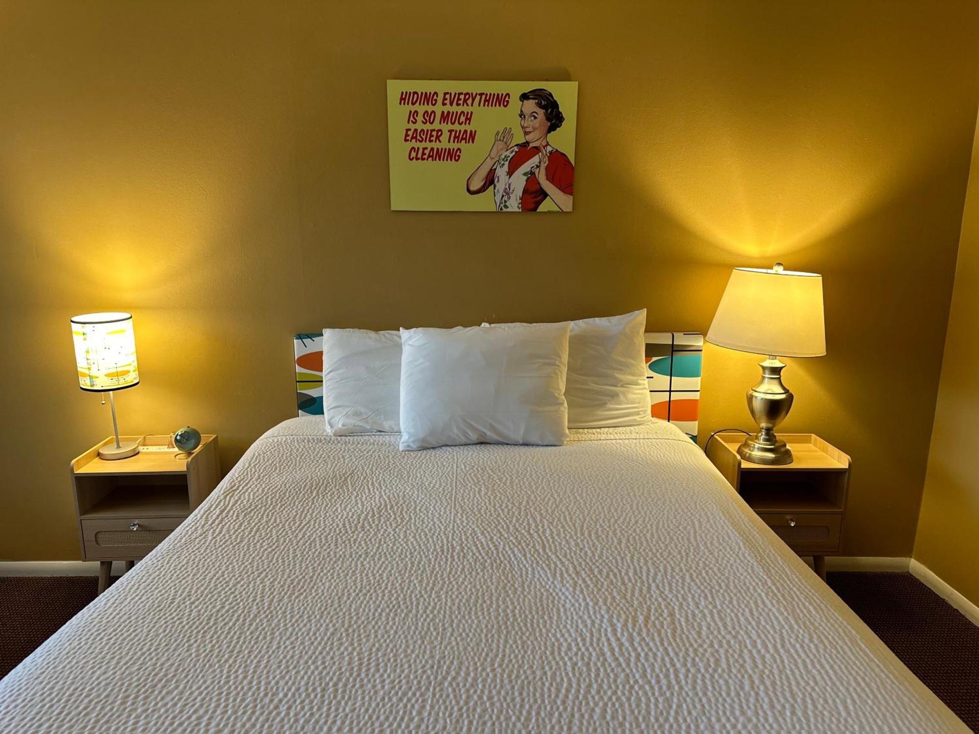 Atomic Motel Astoria Room photo